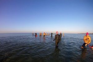 ON THE BEACH AT MENTONE - Jennifer Hortin
